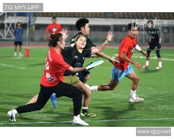 北京飞盘队在世界滑板锦标赛中以90分高居积分榜首位