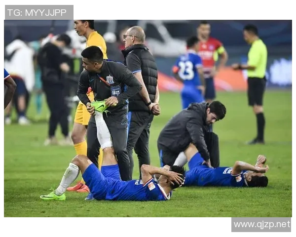 中场休息期间球员调整策略与恢复体力的重要性探讨